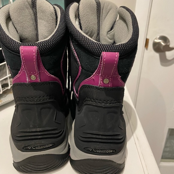 Columbia women's Black and Pink Winter omni Boots 7 - Picture 4 of 5